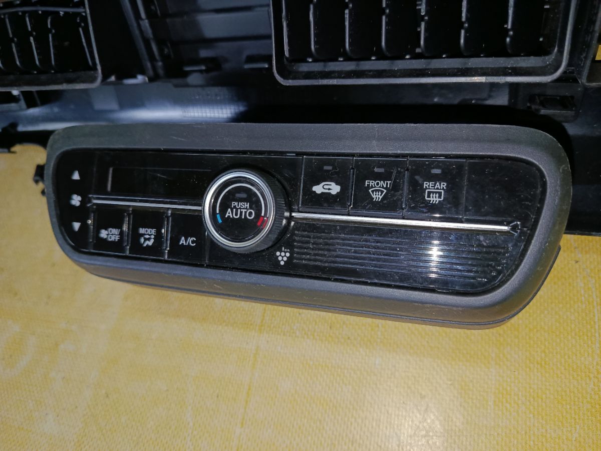 Автомагнитофон на Honda N-Box JF3 Фото 9