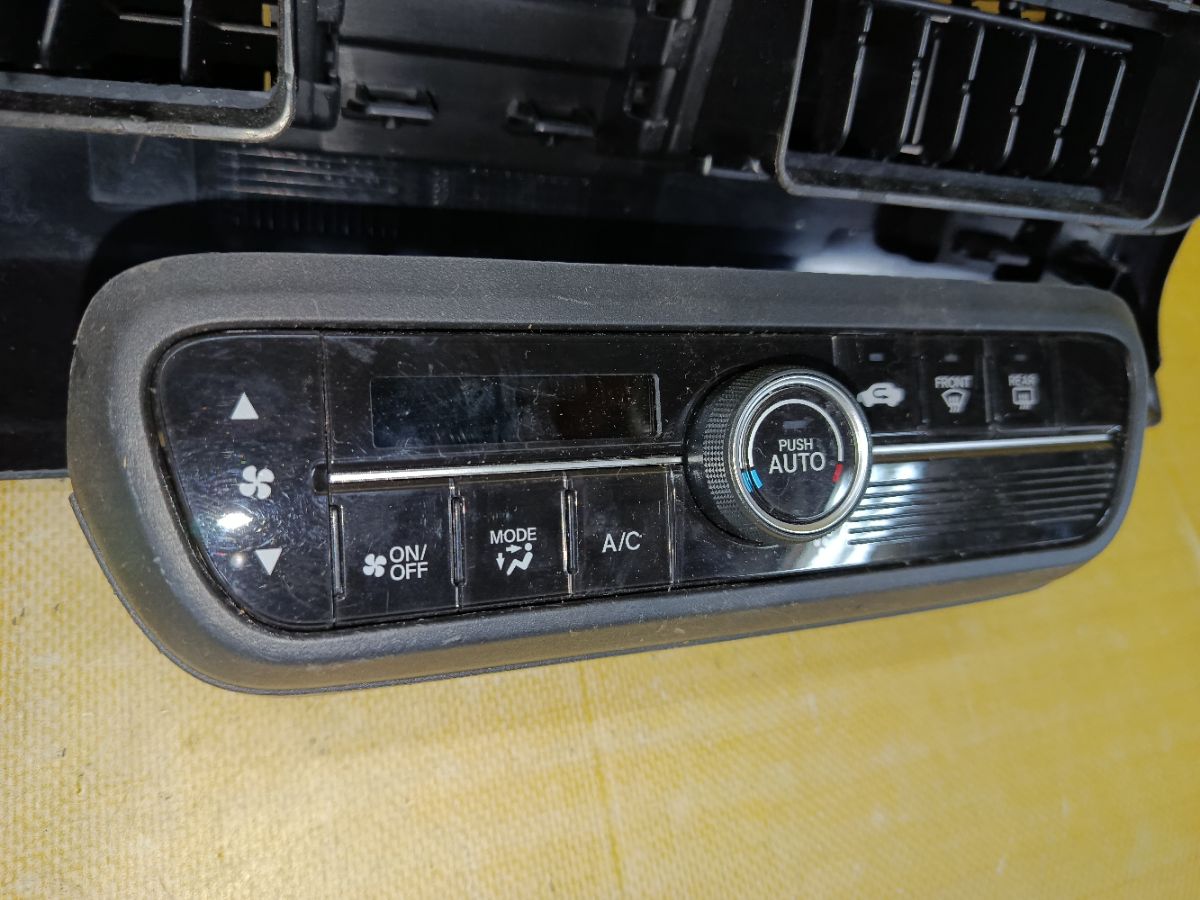 Автомагнитофон на Honda N-Box JF3 Фото 10