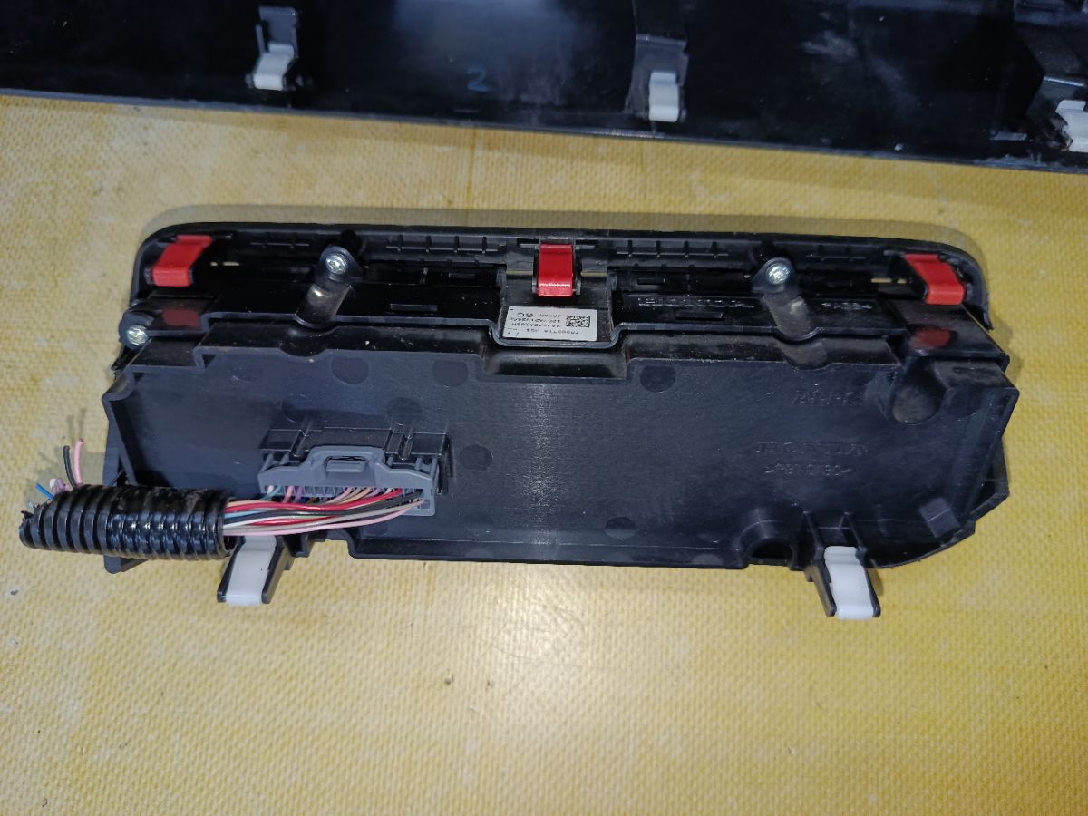 Автомагнитофон на Honda N-Box JF3 Фото 13