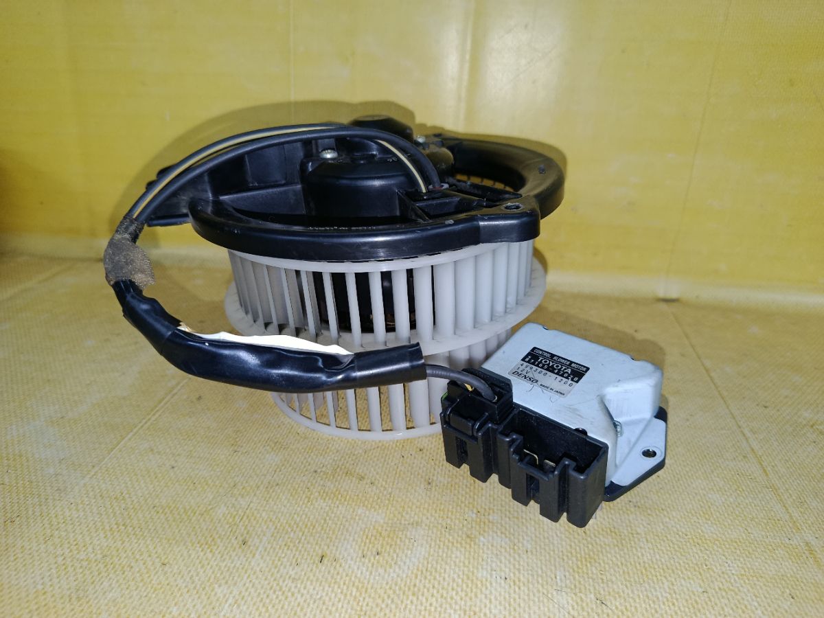 Мотор печки на Toyota Prius NHW20 Фото 2