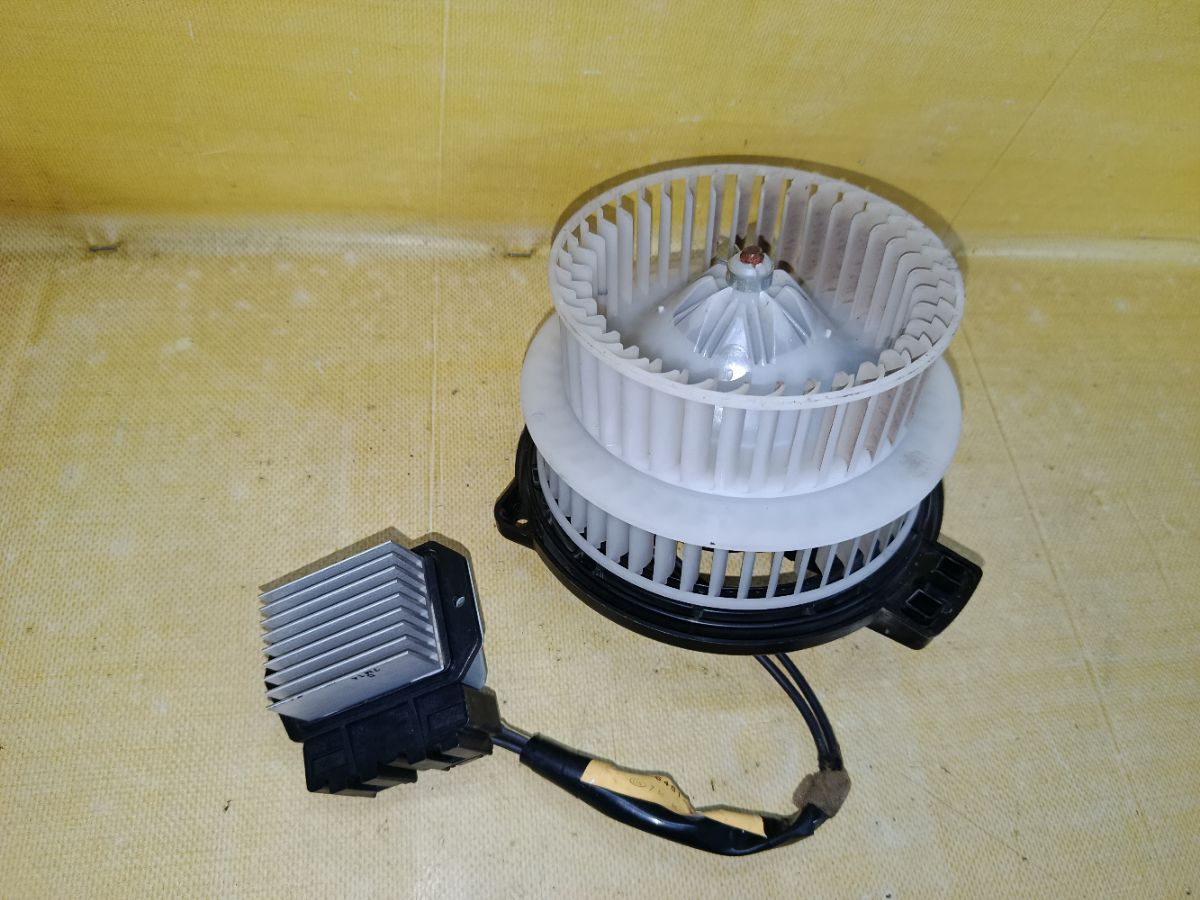 Мотор печки на Toyota Prius NHW20 Фото 4