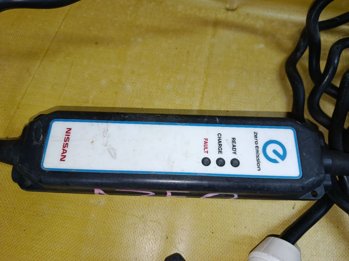 Зарядное устройство Nissan Leaf AZE0 EM57 29690-3NK0A Фото 8