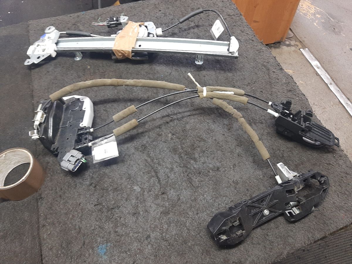 Замок двери на Nissan Note E11 Фото 6