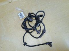 Датчик ABS на Nissan Serena C26 MR20DD, Заднее расположение