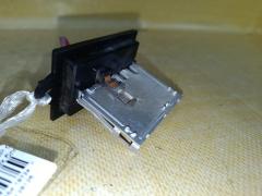 Регулятор скорости мотора отопителя на Nissan Note E11 HR15DE Фото 2