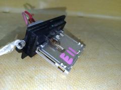 Регулятор скорости мотора отопителя на Nissan Note E11 HR15DE Фото 3