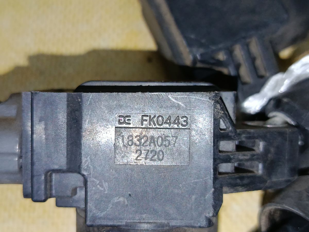 Катушка зажигания 1832A057 на Mitsubishi Mirage A05A 3A90 Фото 3