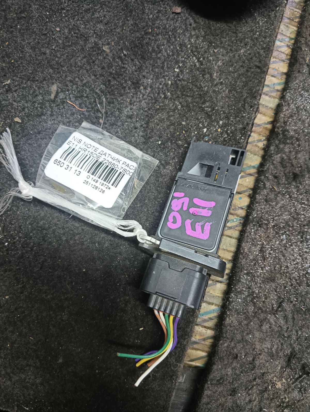 Датчик расхода воздуха 22680-7S000 на Nissan Note E11 HR15DE Фото 4