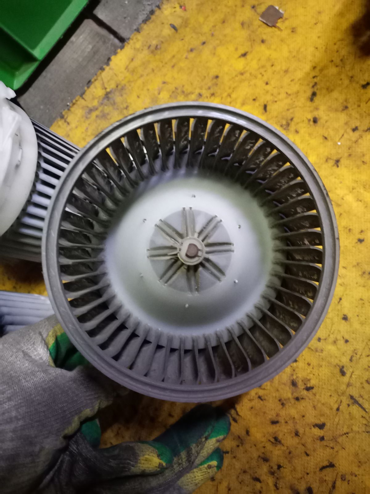 Мотор печки 87103-33040, 87103-33041, 87103-44010 на Toyota Gaia SXM10G Фото 5