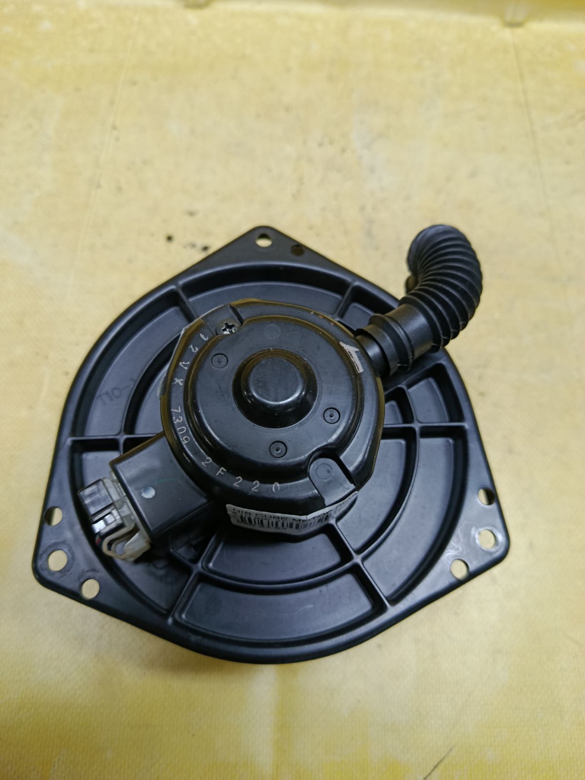 Мотор печки 2722072B00 на Nissan Cube Z10 Фото 1