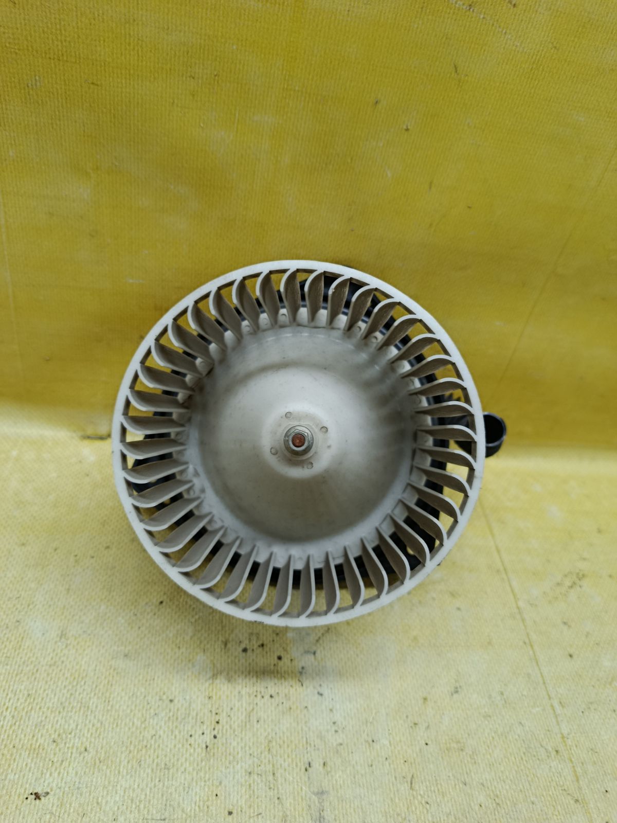 Мотор печки 2722072B00 на Nissan Cube Z10 Фото 2