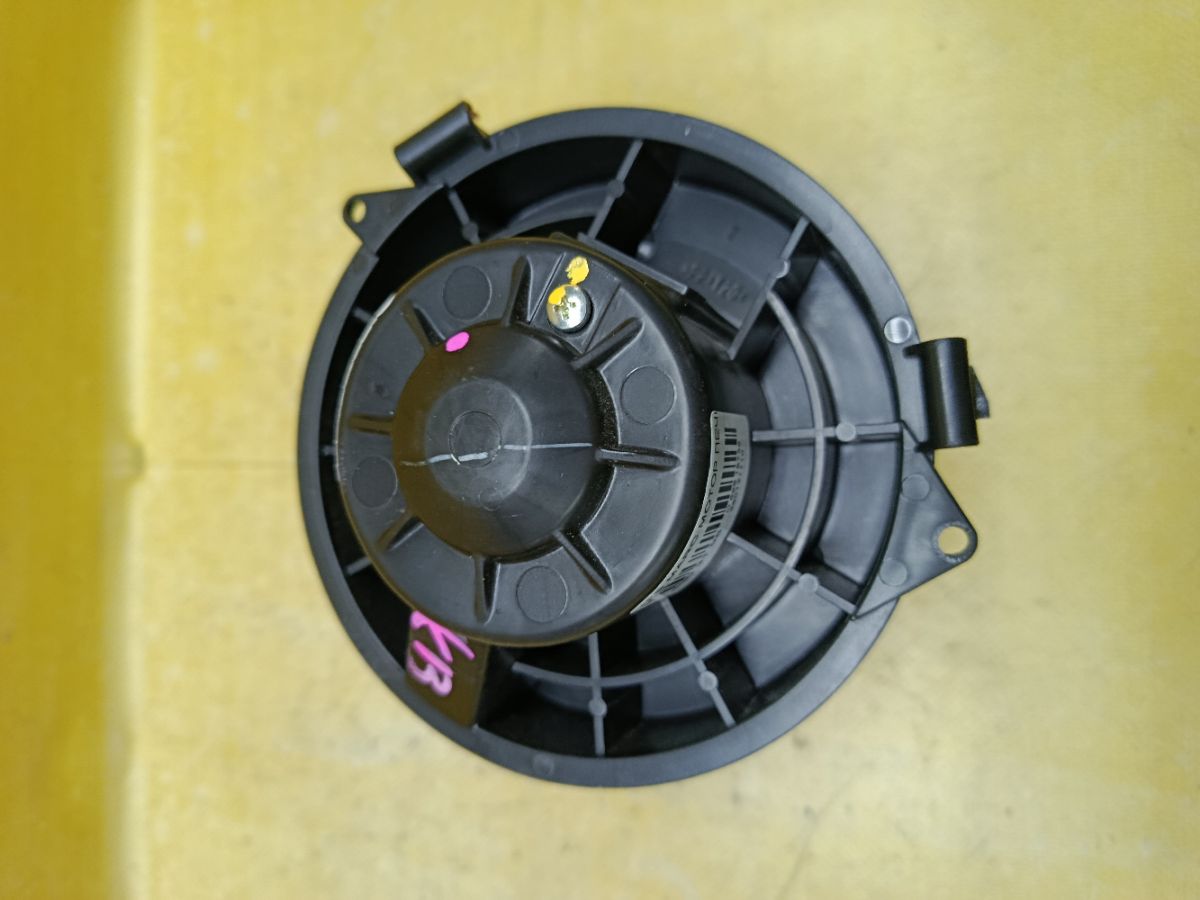 Мотор печки на Nissan March K13 Фото 1