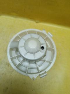 Мотор печки на Nissan Note E12