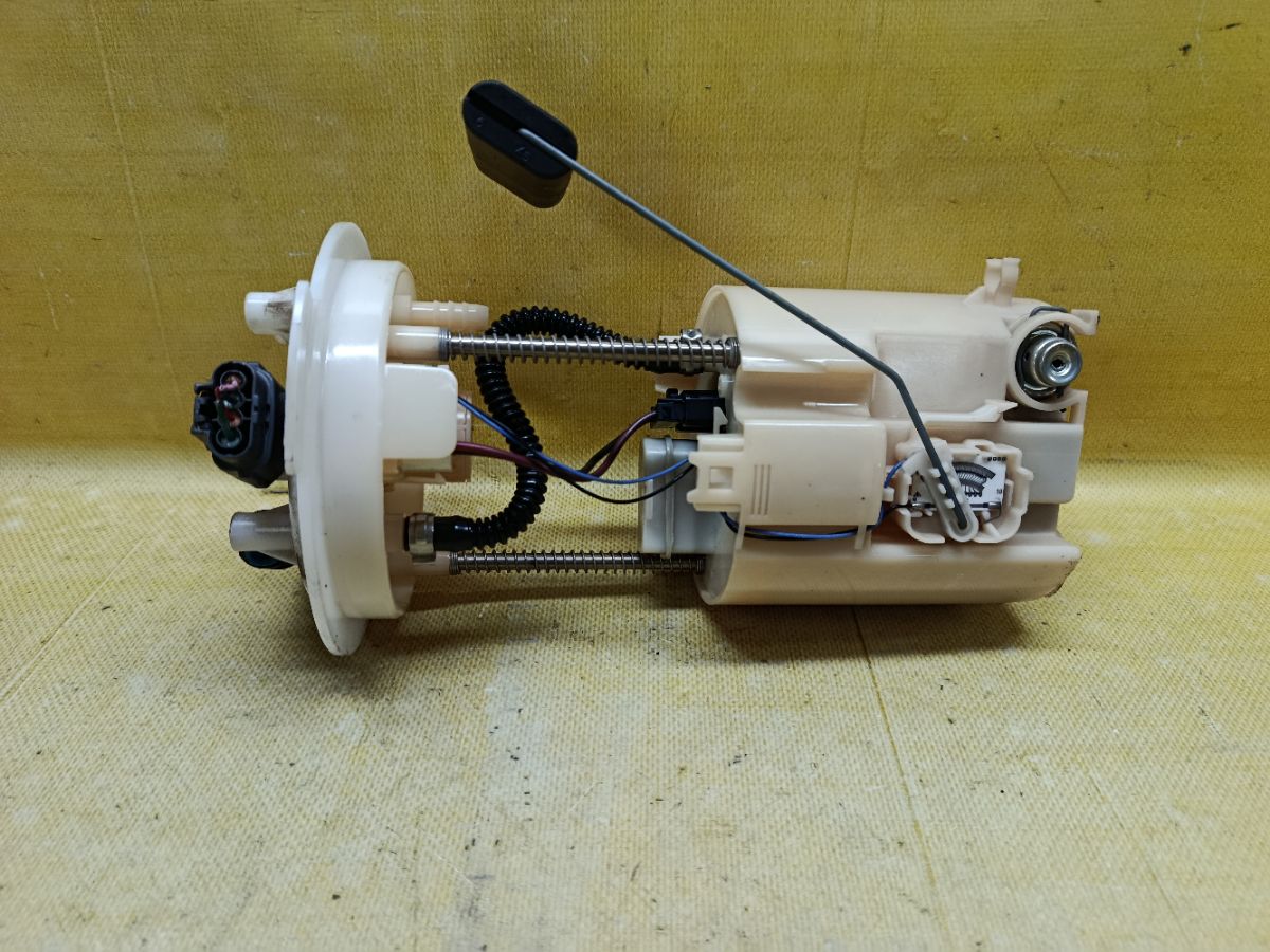 Бензонасос 17040-3VA1B на Nissan Note E12 HR12DDR Фото 2