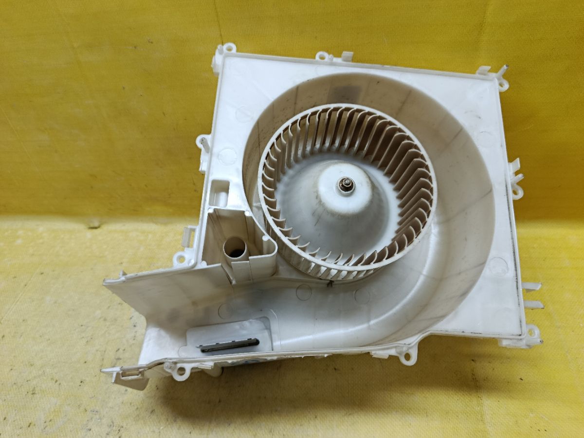 Мотор печки на Nissan X-Trail NT30 Фото 1