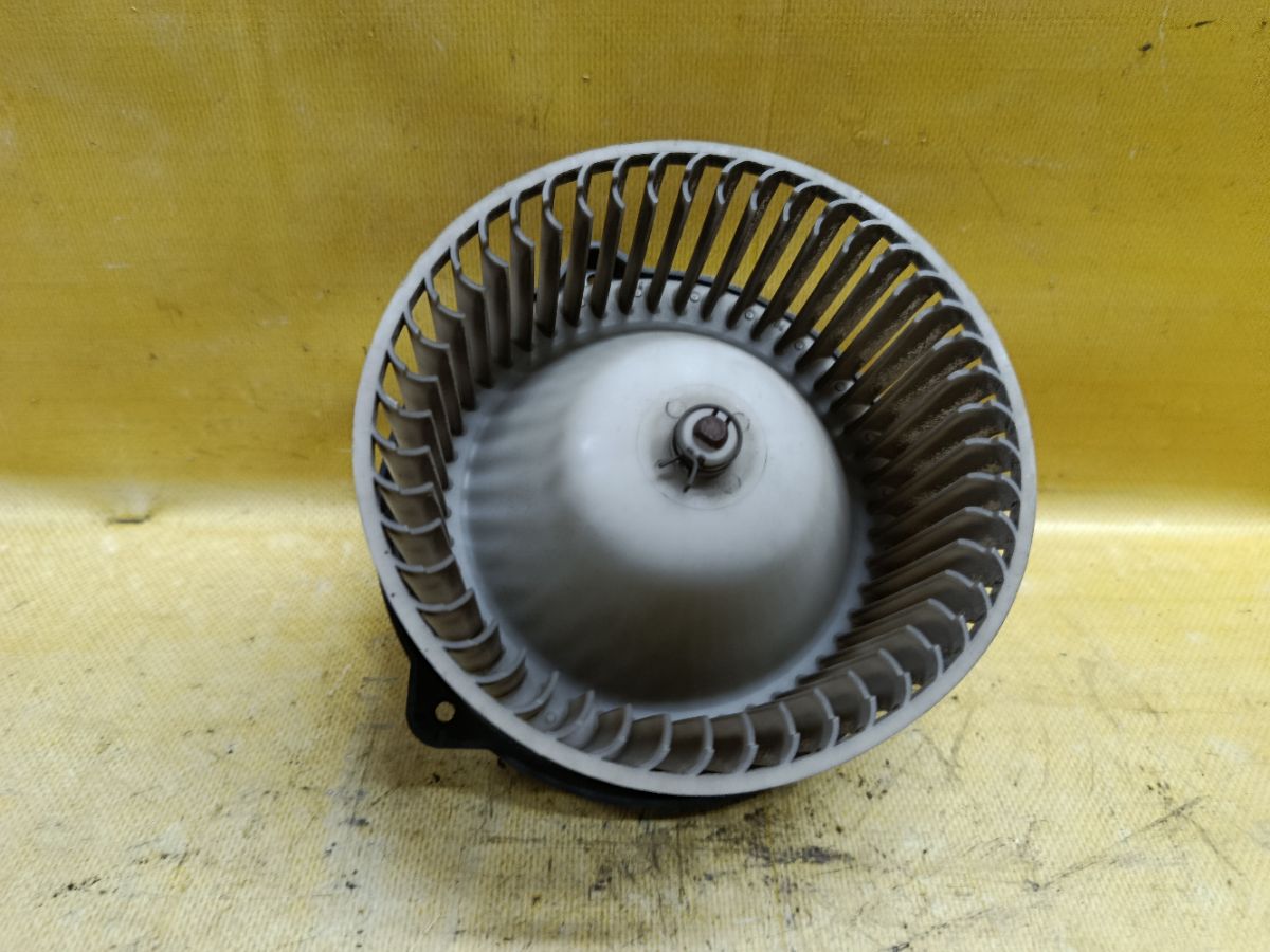 Мотор печки 87103-20050 на Toyota Celica ST202 Фото 3