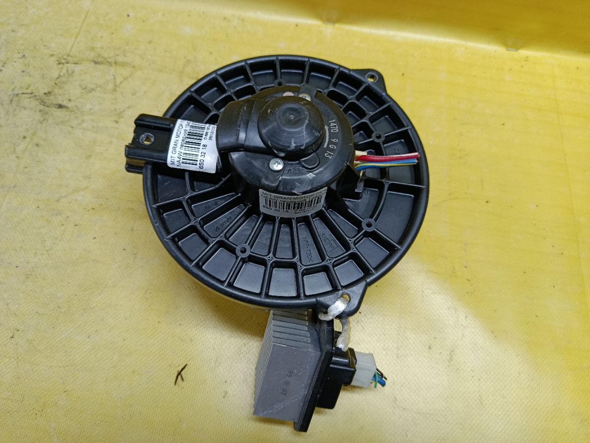 Мотор печки на Mitsubishi Grandis NA4W Фото 1