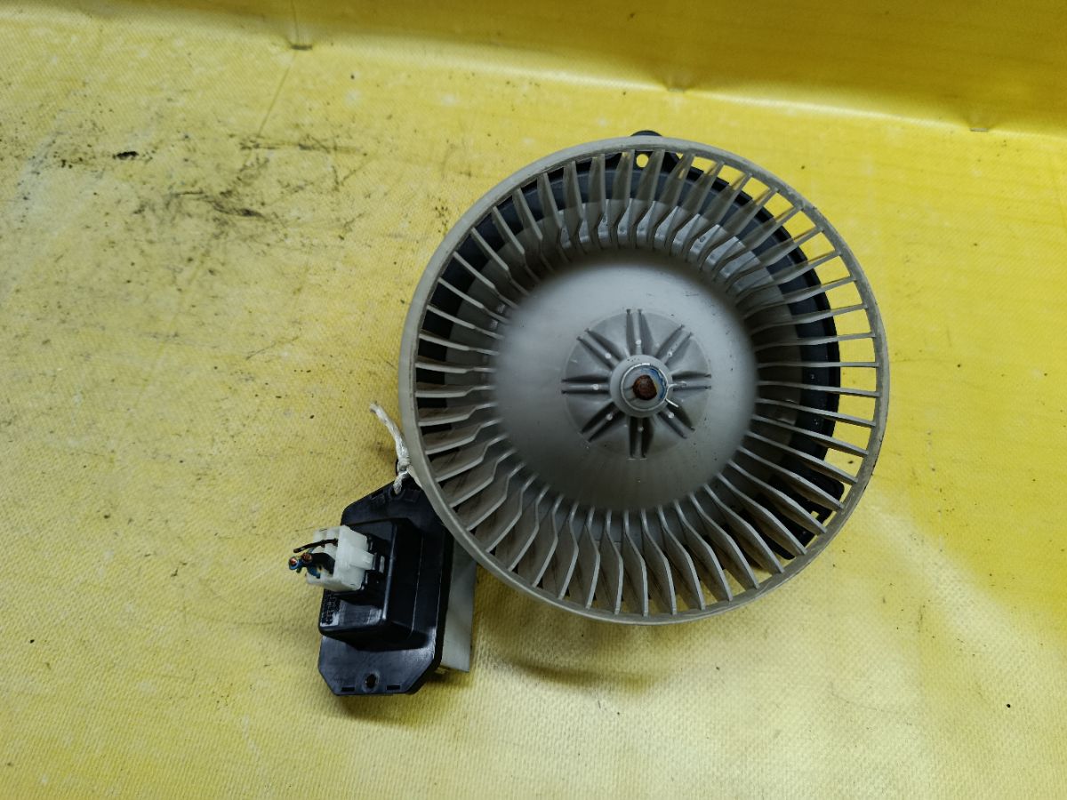 Мотор печки на Mitsubishi Grandis NA4W Фото 2