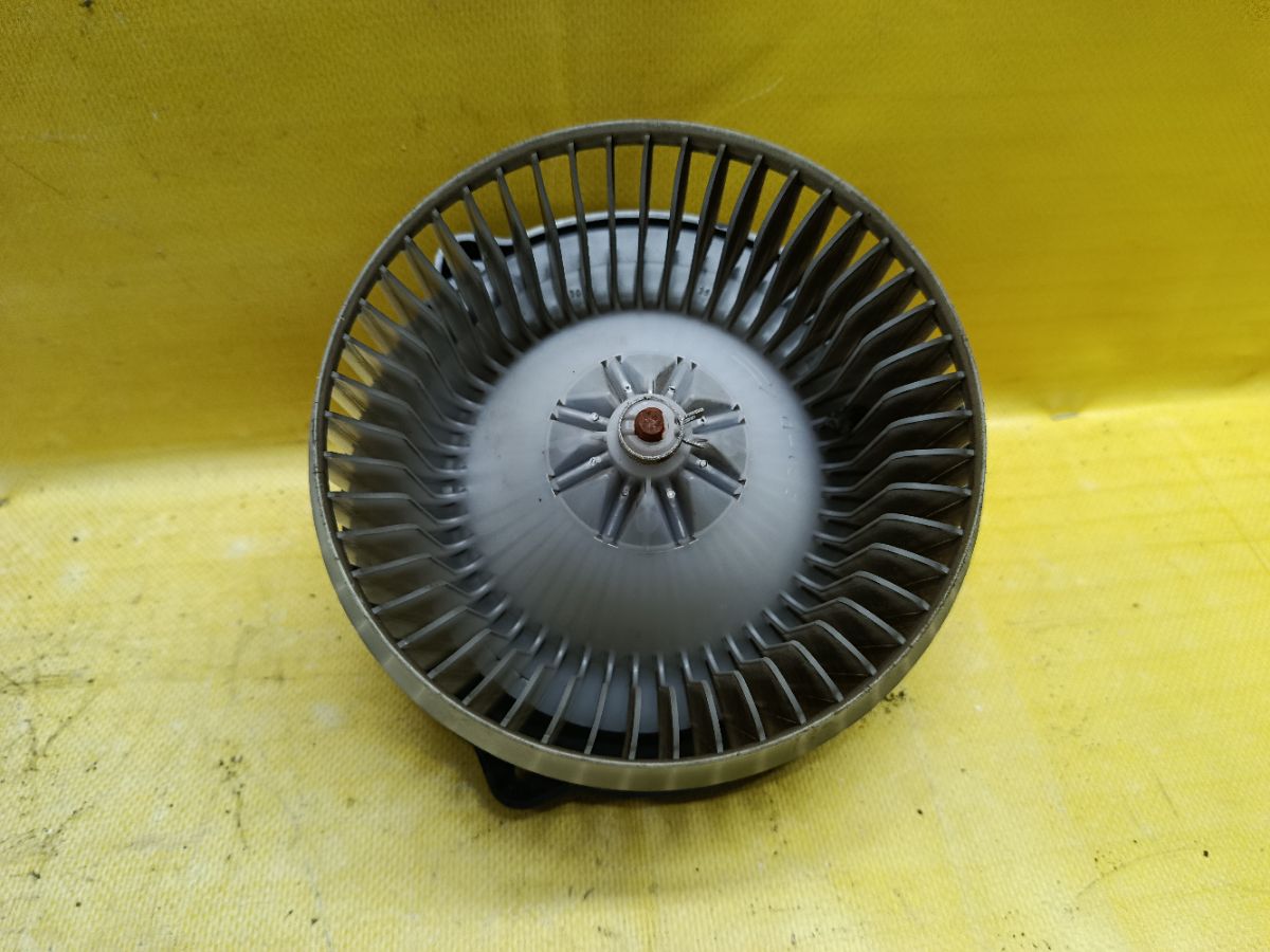 Мотор печки на Mitsubishi Grandis NA4W Фото 2