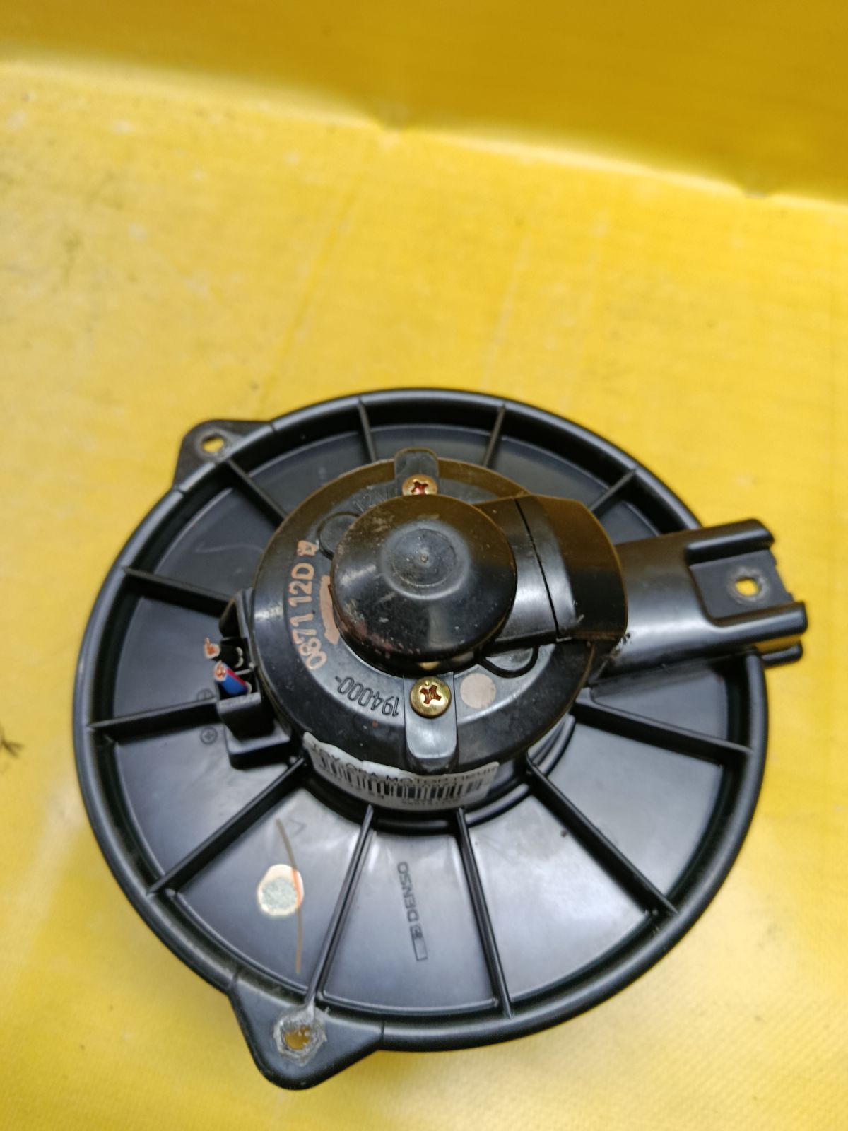 Мотор печки 87103-32040 на Toyota Opa ZCT15 Фото 1