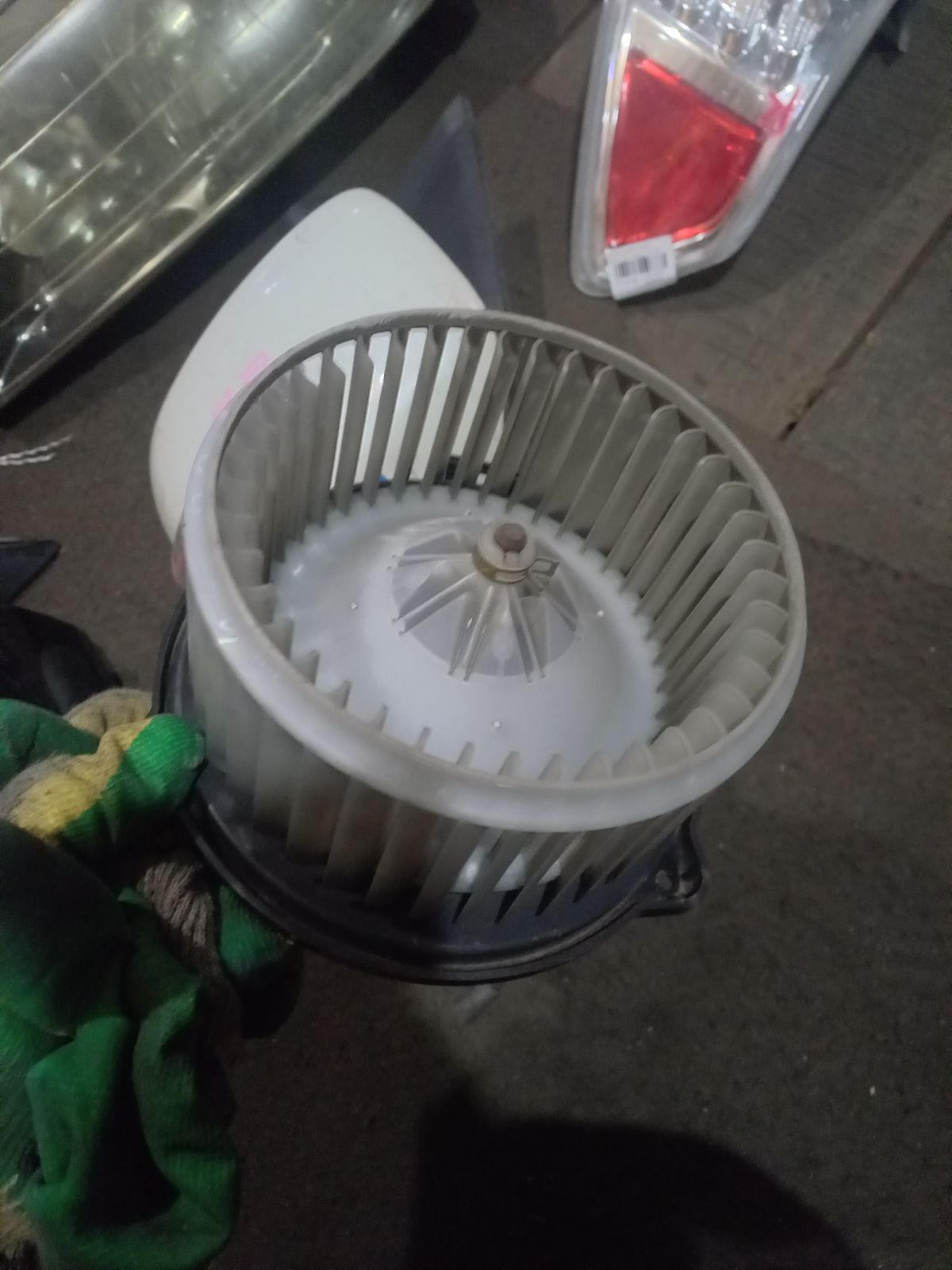 Мотор печки 87103-32040 на Toyota Opa ZCT15 Фото 4