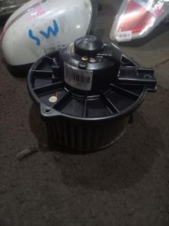 Мотор печки 87103-32040 на Toyota Opa ZCT15 Фото 3