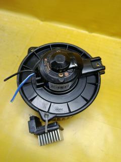 Мотор печки на Toyota Ipsum ACM26W