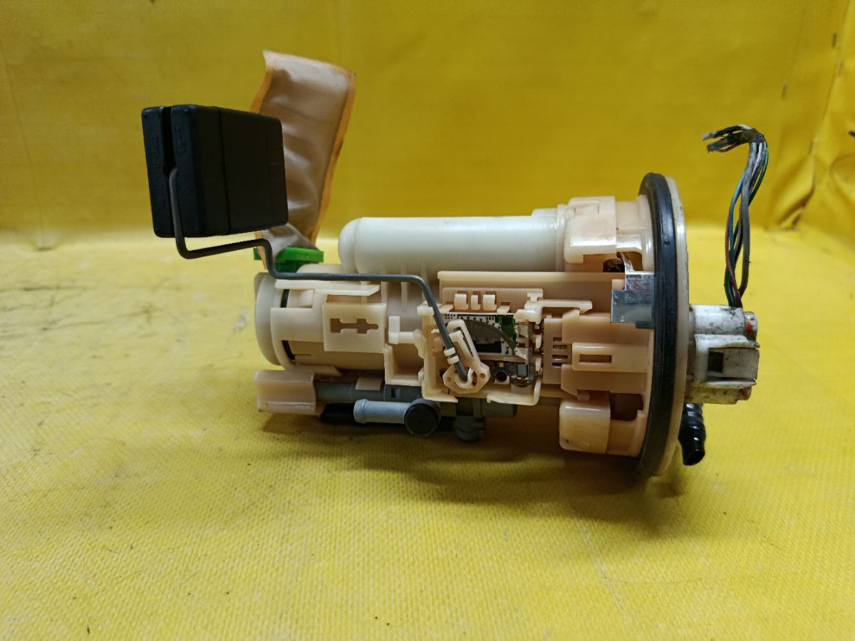 Бензонасос 77020-33190 на Toyota Camry ACV45 2AZ-FE Фото 2