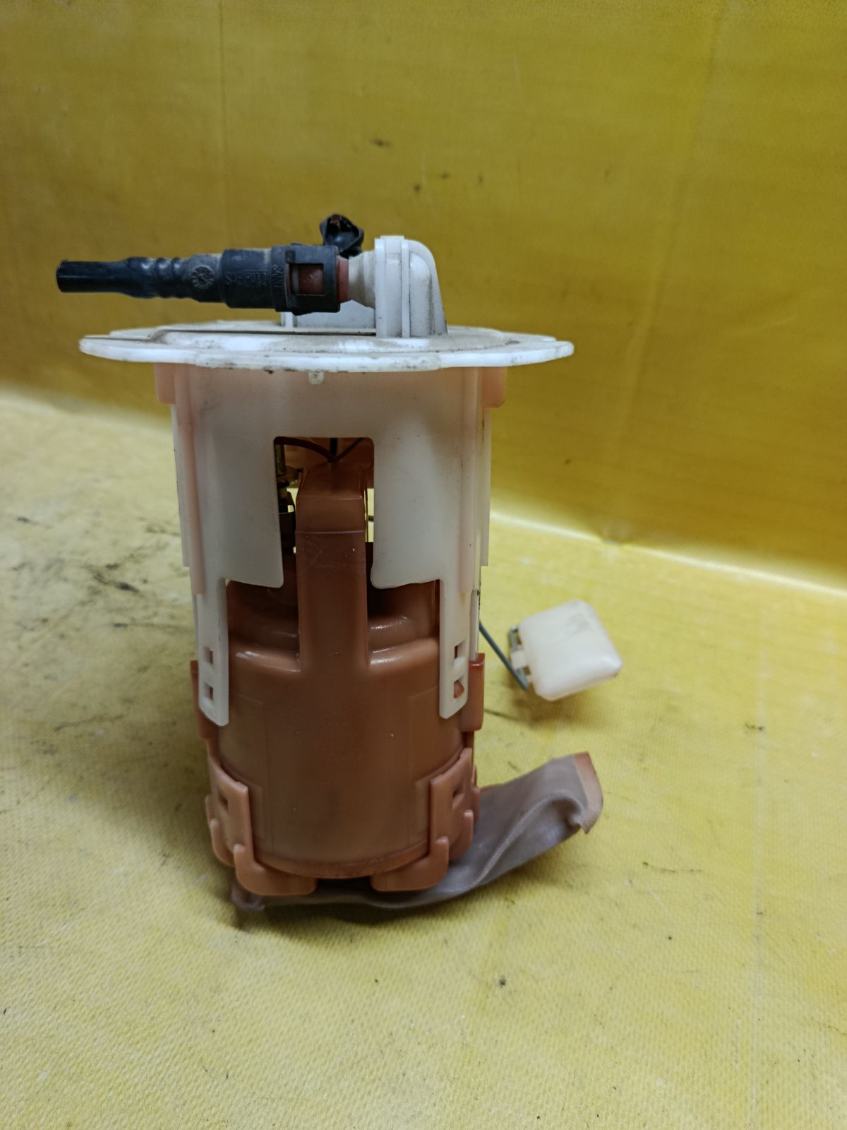 Бензонасос на Nissan Sunny FB15 QG15DE Фото 3