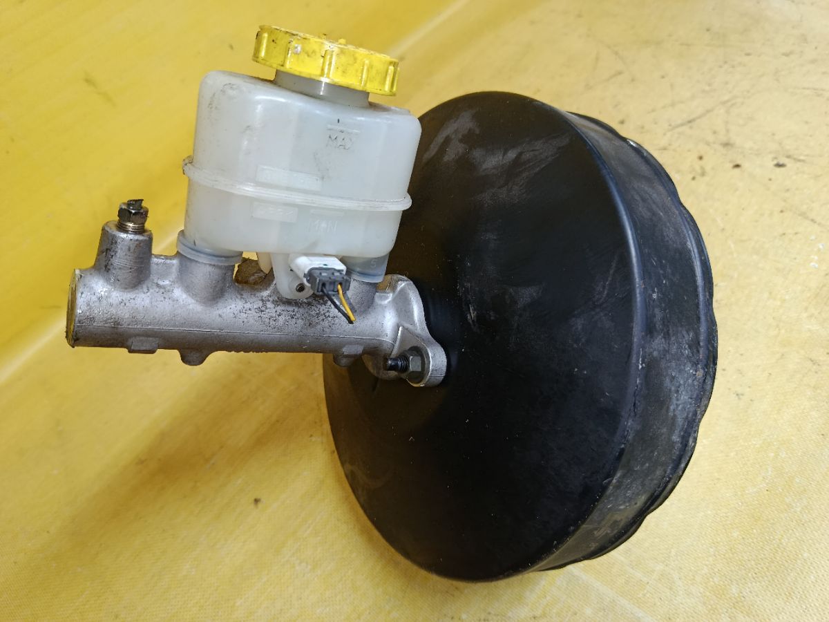 Главный тормозной цилиндр на Nissan Sunny FB15 QG15DE Фото 1