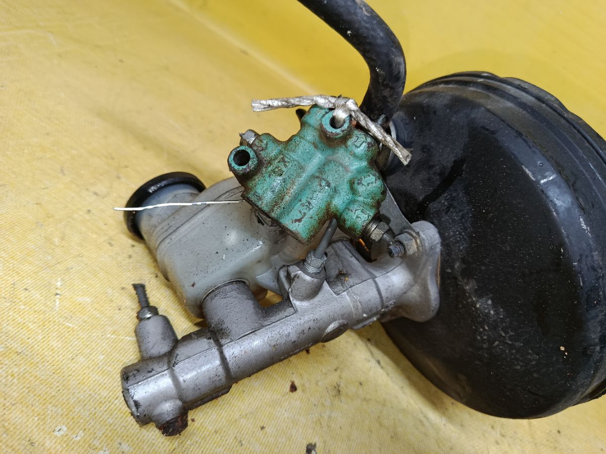 Главный тормозной цилиндр на Toyota Raum EXZ15 5E-FE Фото 3