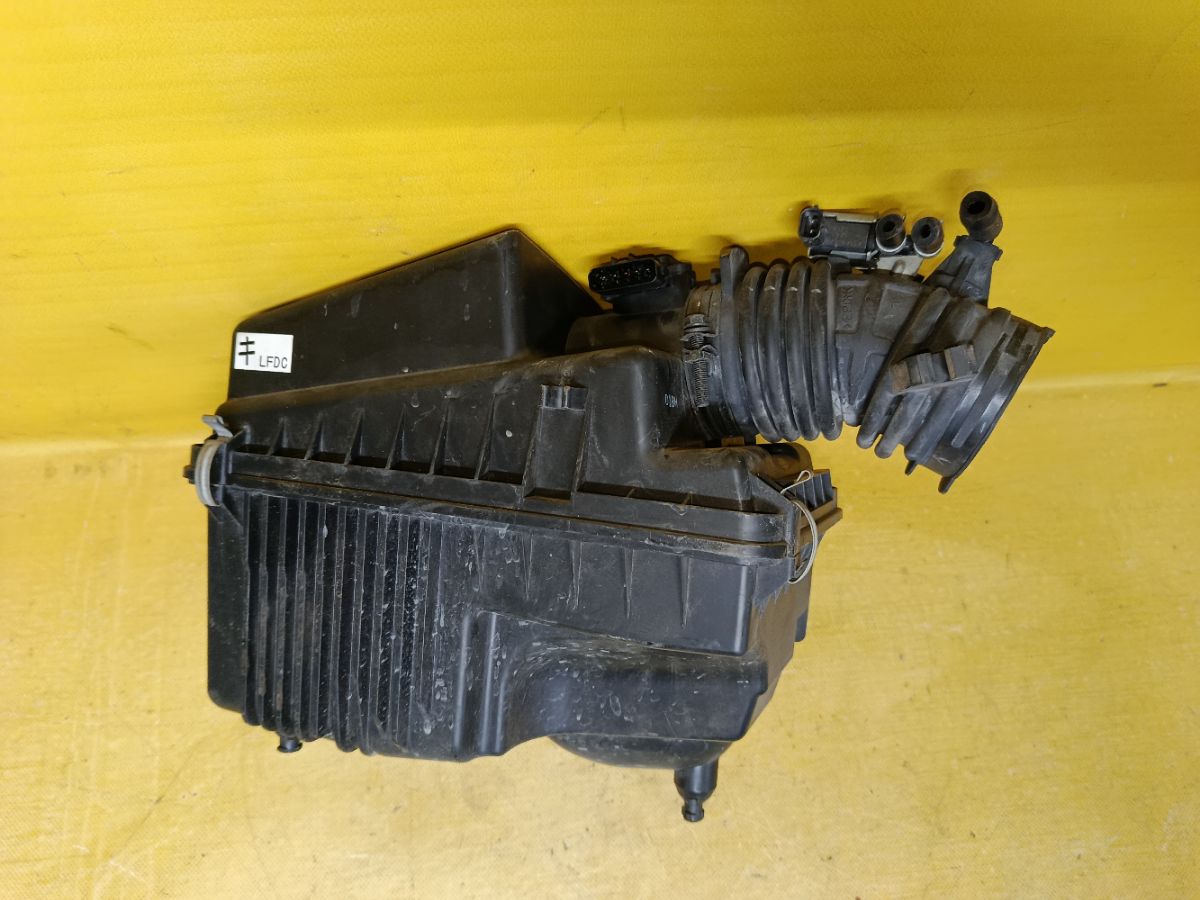 Корпус воздушного фильтра на Mazda Atenza GHEFW LF Фото 3