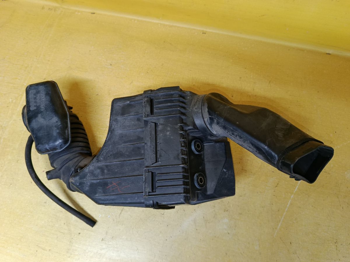 Корпус воздушного фильтра на Mitsubishi Lancer CK2A 4G15 Фото 2