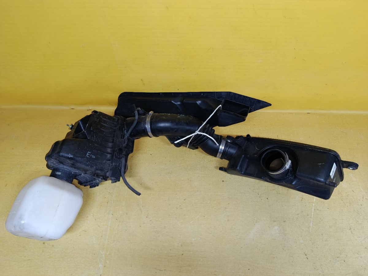 Корпус воздушного фильтра на Subaru Legacy BL5 EJ203 Фото 1