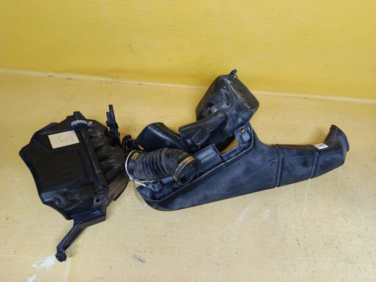 Корпус воздушного фильтра на Subaru Legacy Wagon BH5 EJ206 Фото 1