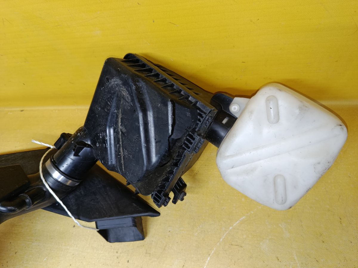 Корпус воздушного фильтра на Subaru Legacy Wagon BP5 EJ203 Фото 4