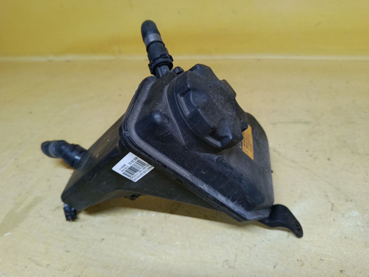 Бачок расширительный 1713754302601, 17137519368, 17137543026, 17137567462, 17137607482, 17137640514 на Bmw 3-Series E91-VS12 N52 Фото 3