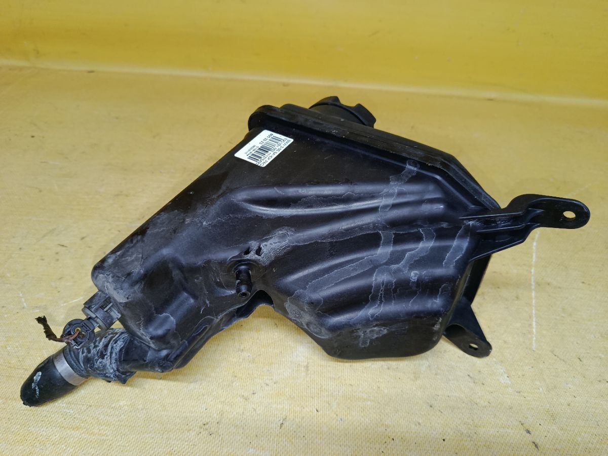 Бачок расширительный 1713754302601, 17137519368, 17137543026, 17137567462, 17137607482, 17137640514 на Bmw 3-Series E90-VB12 N52 Фото 2