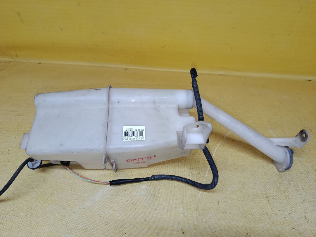 Бачок омывателя на Nissan X-Trail DNT31 Фото 1