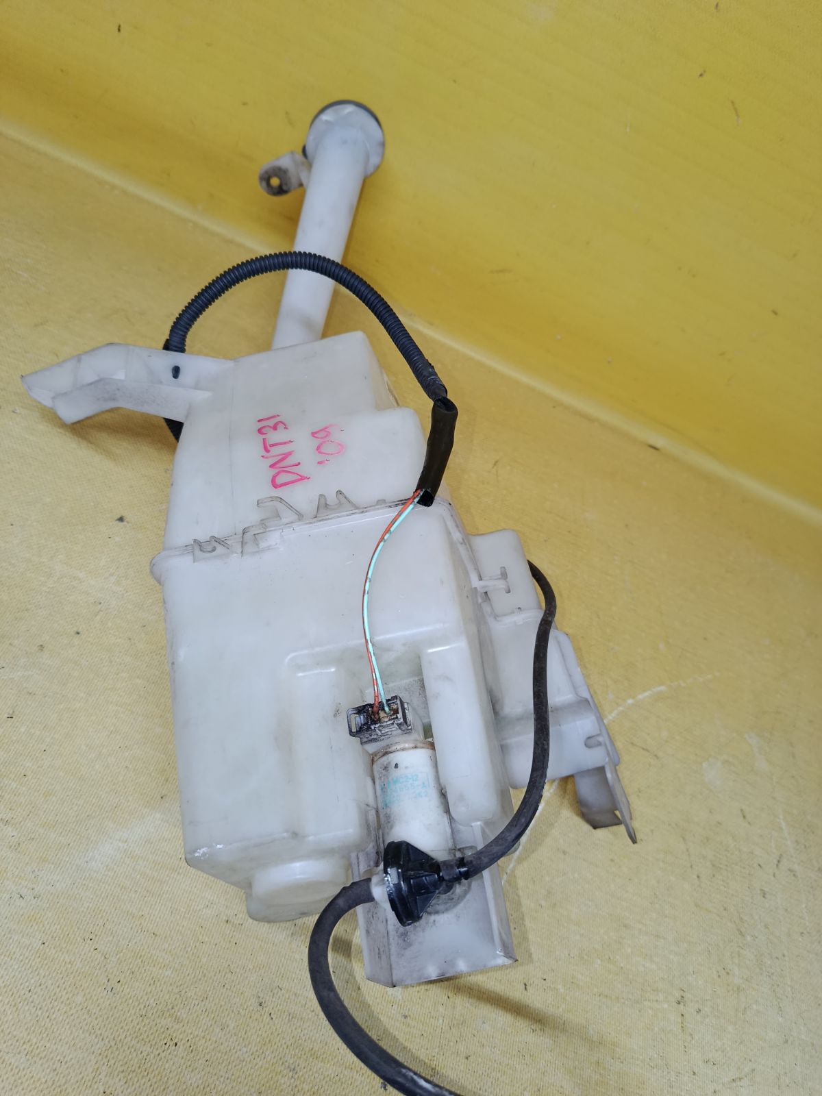 Бачок омывателя на Nissan X-Trail DNT31 Фото 3