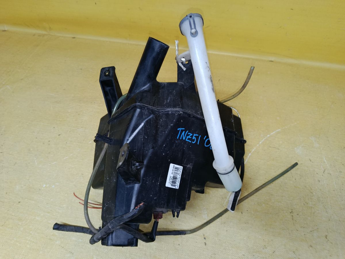 Бачок омывателя на Nissan Murano TNZ51 Фото 3