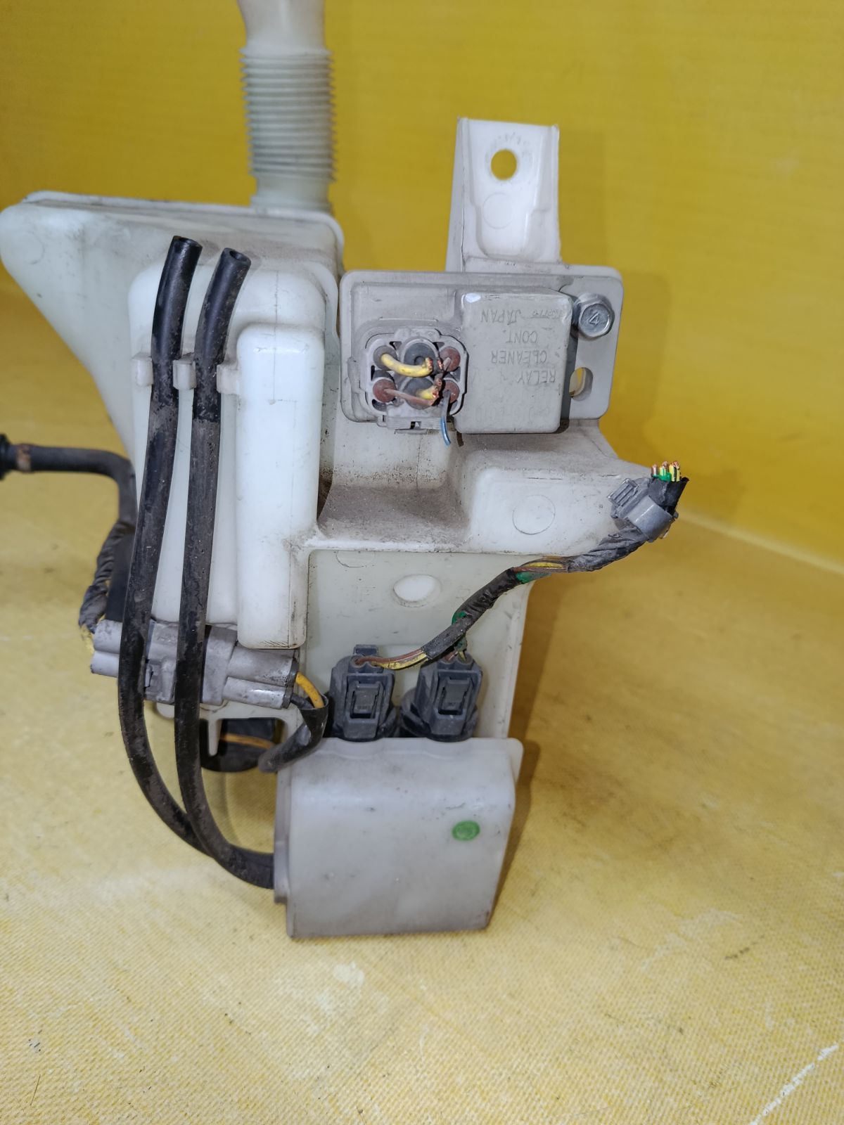 Бачок омывателя на Subaru Legacy Wagon BP5 Фото 4