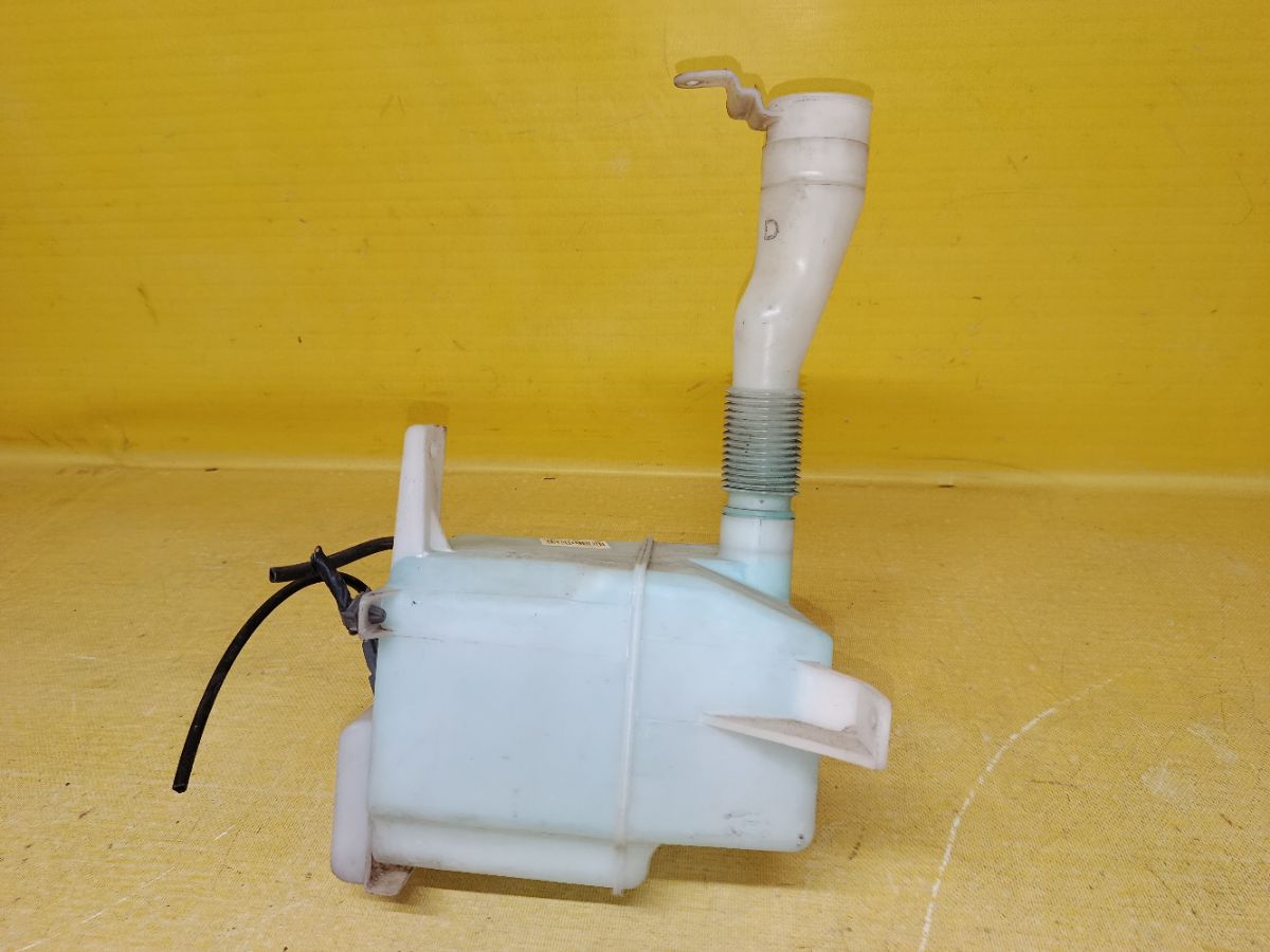 Бачок омывателя на Subaru Legacy BL5 Фото 3