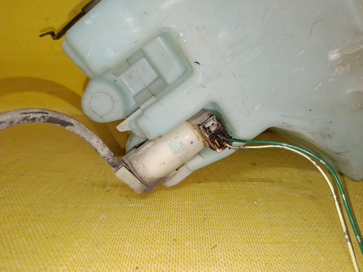 Бачок омывателя на Nissan Sunny FB15 Фото 3