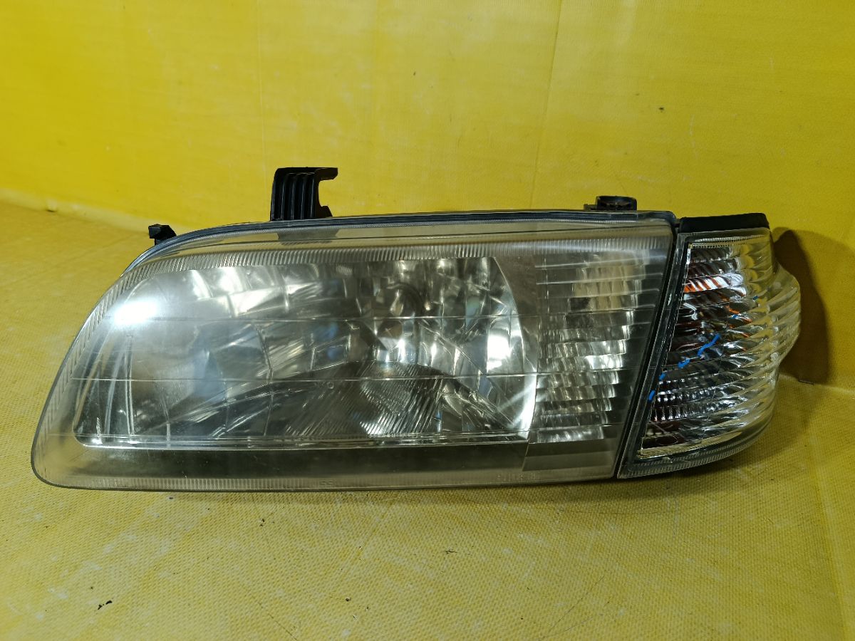 Фара 1602 1602 на Nissan Sunny FB15 Фото 1
