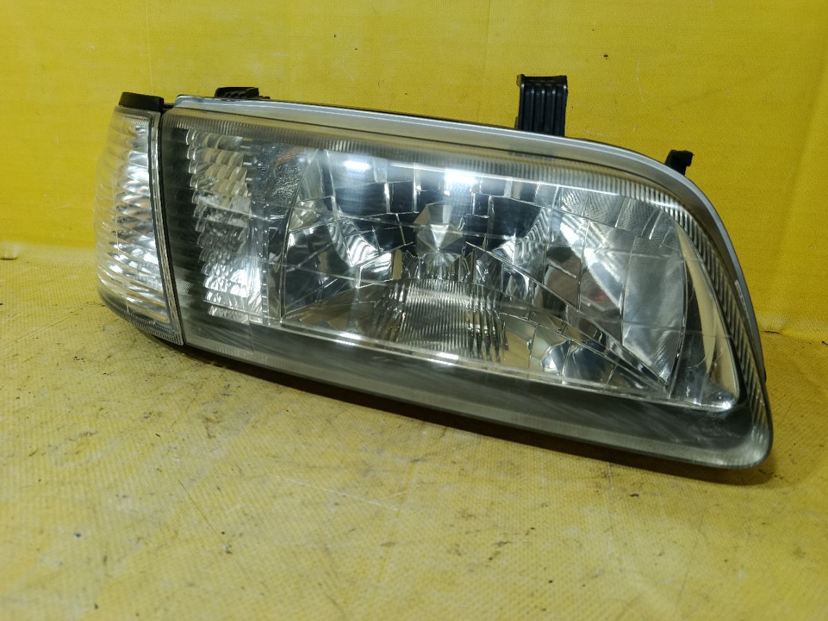 Фара 1602 1602 на Nissan Sunny FB15 Фото 1