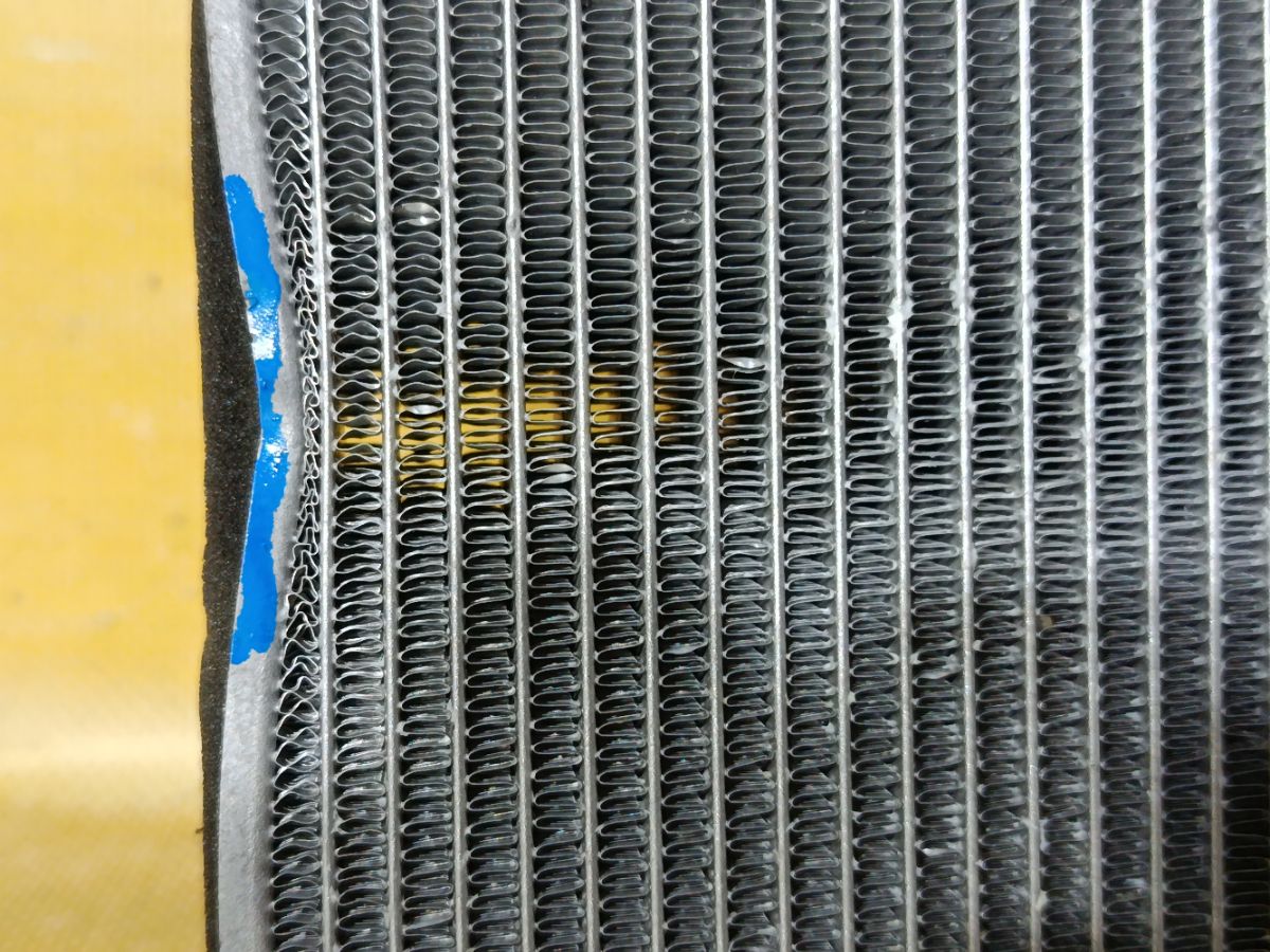 Радиатор печки на Mitsubishi Grandis NA4W 4G69 Фото 3