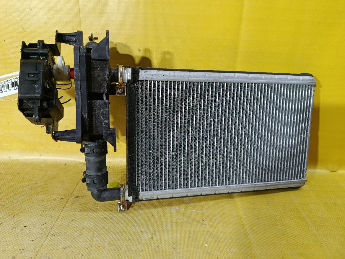 Радиатор печки на Mitsubishi Grandis NA4W 4G69 Фото 6