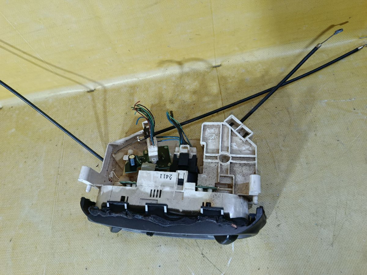 Блок управления климатконтроля на Nissan Sunny FB15 QG15DE Фото 16