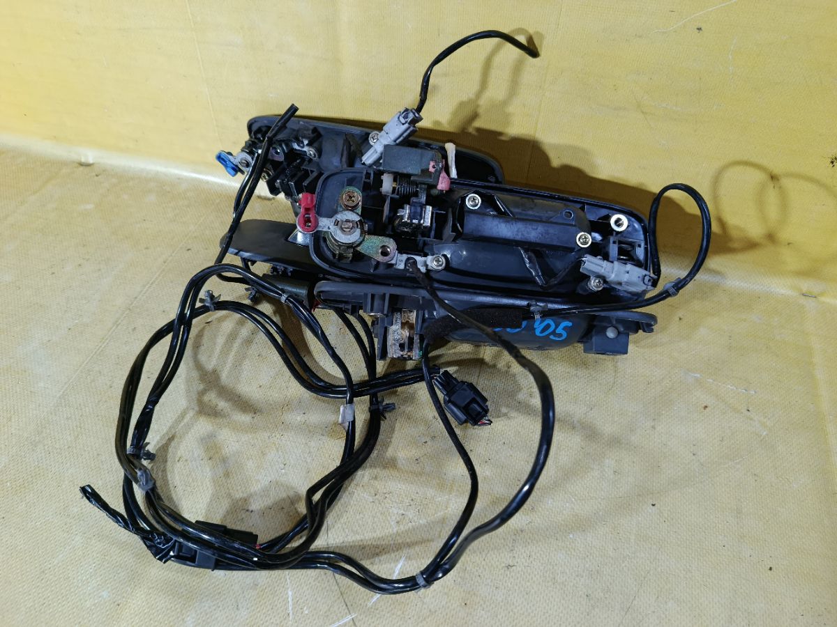 Ручка двери на Nissan X-Trail NT30 Фото 4